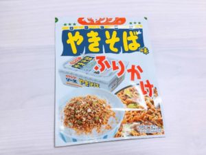 マズいと評判のペヤング焼きそば味ふりかけの食レポレビューとアレンジレシピの紹介。
